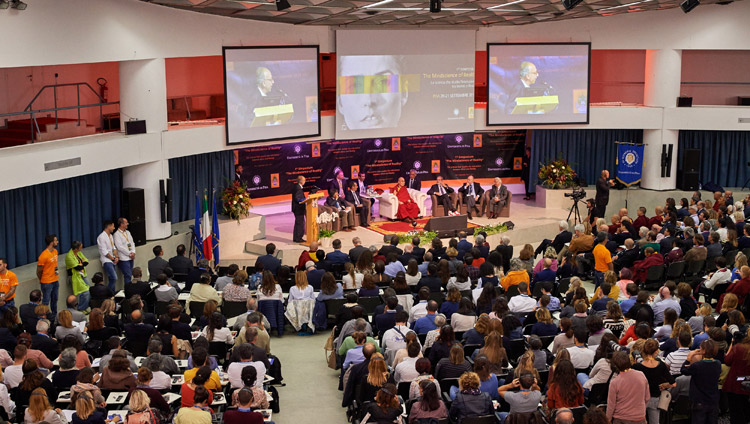 Ein Blick auf die Pisa Kongresshalle während der Eröffnung des 1. Symposiums über „Mindscience of Reality“ in Pisa, Italien, am 20. September 2017. Foto: Olivier Adam