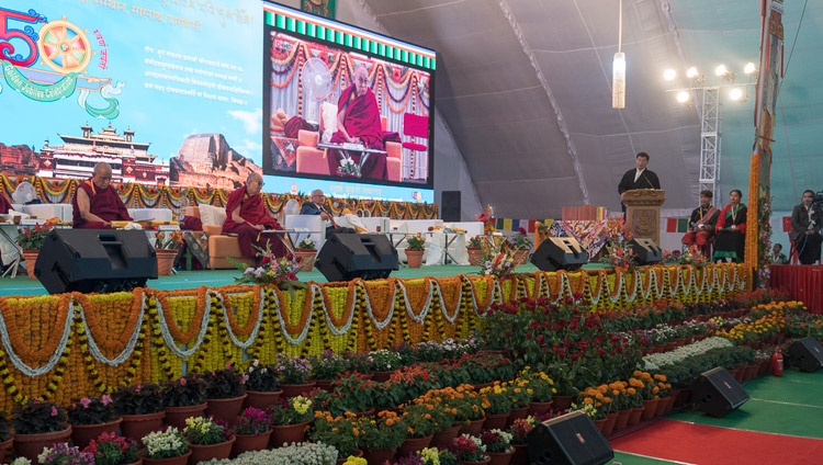 Sikyong Dr. Lobsang Sangay spricht anlässlich der Goldenen Jubiläumsfeier des Central Institute of Higher Tibetan Studies in Sarnath, Varanasi, Indien am 1. Januar 2018. Foto: Tenzin Phuntsok