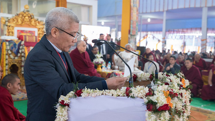 Dr. Thupten Jinpa, Herausgeber der Reihe ‚Science and Philosophy in the Indian Buddhist Classics’, spricht bei der Veröffentlichung des Band 1 ‚The Physical World’ in Bodhgaya, Bihar, Indien am 7. Januar 2018. Foto: Lobsang Tsering