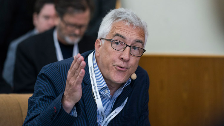 Michel Boivin bei seiner Präsentation am ersten Tag des Mind & Life Dialogs XXXIII im tibetischen Haupttempel in Dharamsala, HP, Indien am 12. März 2018. Foto: Tenzin Choejor