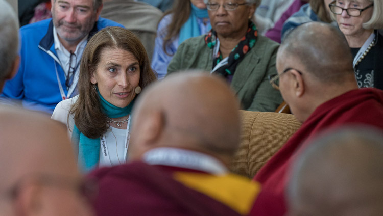 Sona Dimidjian spricht über ihre Arbeit mit Mentaltraining im klinischen Kontext am dritten Tag des Mind & Life Dialogs in Dharamsala, HP, Indien am 14. März 2018. Foto: Tenzin Choejor