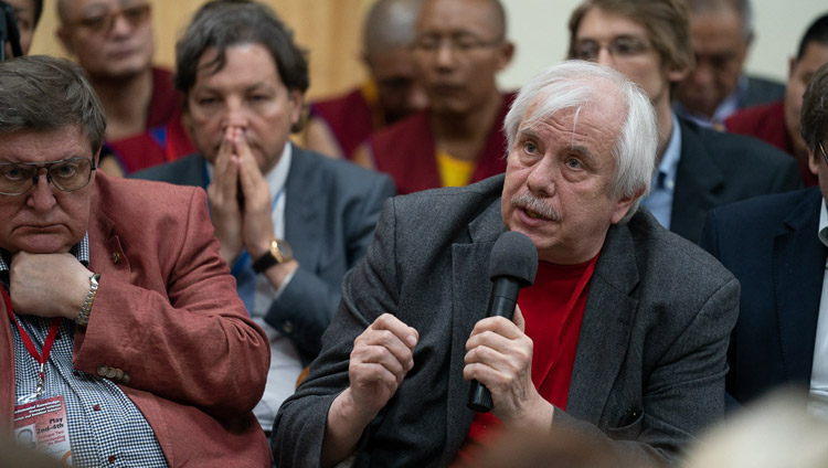 Prof. Nikolai Yankovsky spricht über Genetik am 2. Dialog zwischen russischen Wissenschaftlern und buddhistischen Gelehrten in Dharamsala, HP, Indien am 3. Mai 2018. Foto: Tenzin Choejor