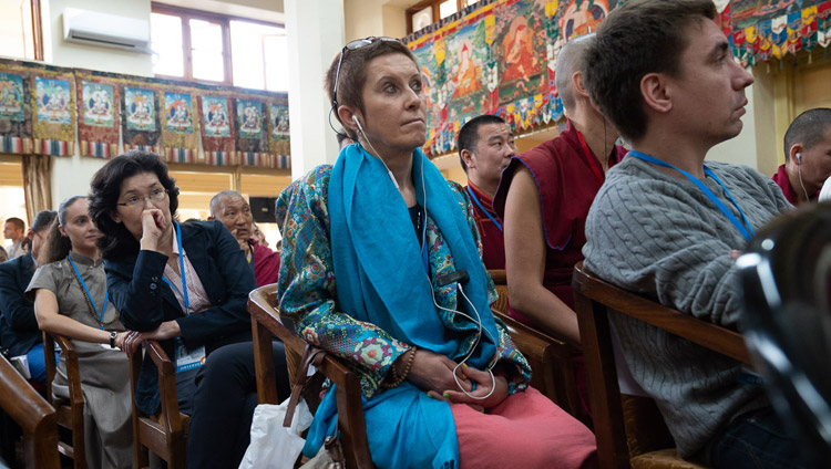 Die Teilnehmenden verfolgen die Präsentation von Dr. Namdol Lhamo vom tibetischen Institut für Medizin und Astrologie in Dharamsala, HP, Indien am 4. Mai 2018. Foto: Tenzin Choejor