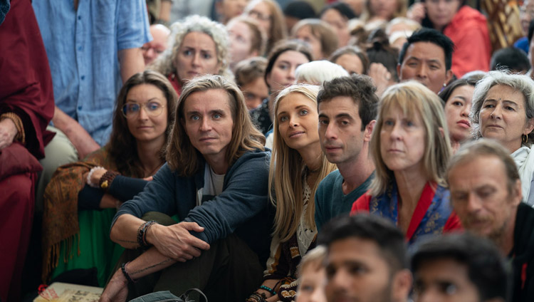 Rund 1‘200 Besucherinnen und Besucher aus Indien und aus dem Ausland nehmen am Treffen mit Seiner Heiligkeit dem Dalai Lama teil in Dharamsala, HP, Indien am 9. Juni 2018. Foto: Tenzin Choejor