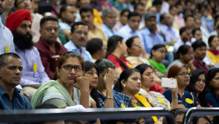 Über 5'000 Lehrkräfte und Schulleiterinnen und -leiter nehmen teil an der Einführung des Glück-Lehrplans in öffentlichen Schulen im Thyagraj Stadium in Neu Delhi, Indien am 2. Juli 2018. Foto: Tenzin Choejor