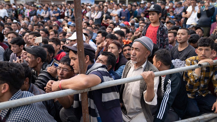 Mehr als 8'000 Einheimische und Menschen aus aller Welt besuchen den Vortrag von Seiner Heiligkeit dem Dalai Lama im Hussaini Park in Kargil, Ladakh, J&K, Indien am 25. Juli 2018. Foto: Tenzin Choejor