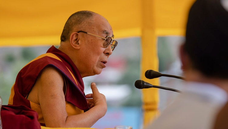 Seine Heiligkeit der Dalai Lama hält einen öffentlichen Vortrag im Hussaini Park in Kargil, Ladakh, J&K, Indien am 25. Juli 2018. Foto: Tenzin Choejor