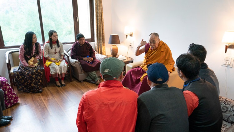 Seine Heiligkeit der Dalai Lama im Gespräch mit lokalen Medienvertretern in Kargil, Ladakh, J&K, Indien am 26. Juli 2018. Foto: Tenzin Choejor