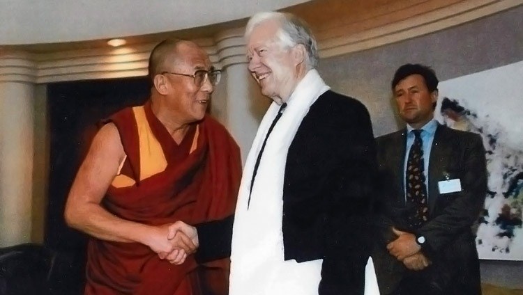 Seine Heiligkeit der Dalai Lama und Präsident Jimmy Carter im Jahr 2002.